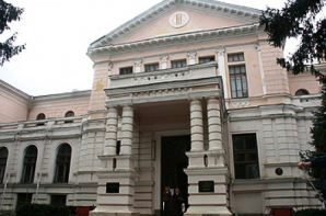 Протест у правительства против реорганизации Академии музыки, театра и изобразительных искусств