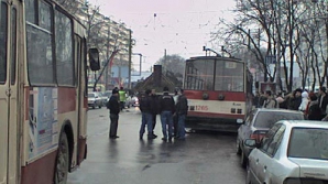 Авария в центре Кишинева: микроавтобус столкнулся с троллейбусом 