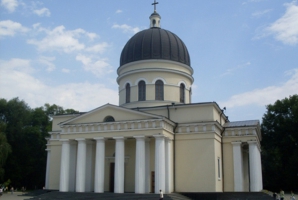 Руководители АО "Молдовагаз", "Кишинэу-газ" и "Молдтелеком" получили награды от церкви