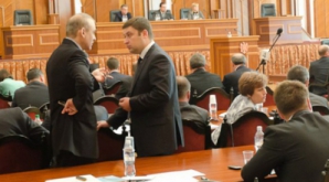 "Показывая бюллетени, депутаты нарушили нормы Конституции"