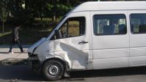 Авария в столице: 103 маршрутка попала в ДТП