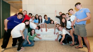 Студенты-математики из США побили рекорд складывания туалетной бумаги