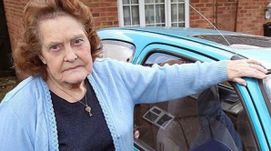 Суд велел 83-летней британке, проехавшей по встречке, пересдать на права