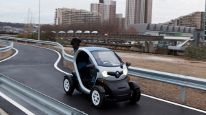 Renault начал продажи необычного компактного электрокара Twizy