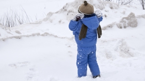 В 17 районах страны по причине снегопада закрыто 167 учебных заведений