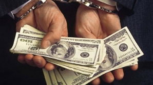 ЦБЭПК задержал сотрудника  полиции Флорешт по подозрению в коррупции