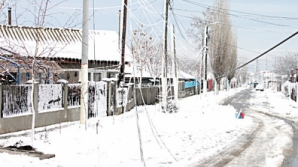 Семь населенных пунктов страны остались из-за снегопадов без электричества