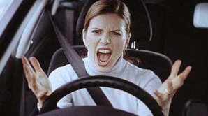 Женщины в малолитражках часто нарушают ПДД и оскорбляют других водителей