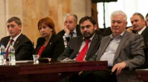 Коммунисты об охране для Тимофти: Чтобы кандидат не сбежал от лидеров Альянса