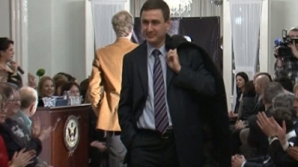 Дипломаты и чиновники выступили в роли моделей на презентации обуви и одежды молдавских производителей