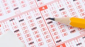 Парень во время уборки нашел лотерейный билет, по которому выиграл 50 тысяч фунтов стерлингов