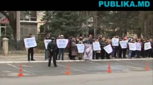 Протест у Дворца Республики: Продавцы цветов, мяса и мобильных телефонов вновь вышли на улицу