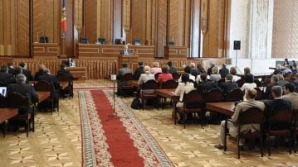 Микрофон коммунистов в парламенте «захватила» ЛДПМ. Лупу: Те, кто на местах ПКРМ, перенимают их навыки