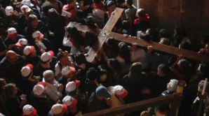 Тысячи паломников прошли путем Христа в Иерусалиме по Виа Долороза