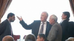 Коммунисты посетили бухгалтерию: Зарплата - заслуженна, работаем больше депутатов АЕИ