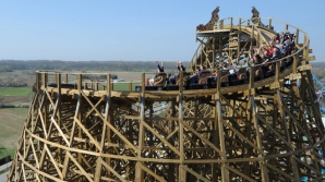 Необычные американские горки из дерева (ФОТО)