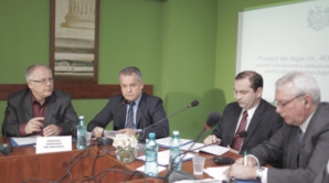 Плахотнюк организовал публичные дебаты по системе голосования по одномандатным округам: Граждане хотят избирать депутатов напрямую