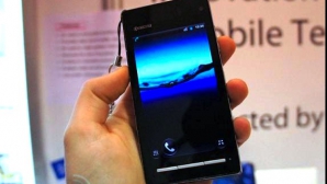 Телефон Kyocera передает звук через ушные хрящи