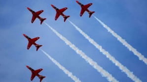 Британская эскадрилья "Красные стрелы" выступит в небе над Москвой