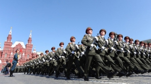 На Красной площади Москвы проходит военный парад. Смотрите ОНЛАЙН трансляцию