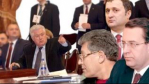 Почему ПКРМ удерживает позиции, а АЕИ - отступает 