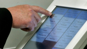 ЦИК тестировал электронный список избирателей. Люди: Боимся, что старики не справятся