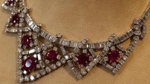 Британская герцогиня нашла утерянные драгоценности в каталоге аукциона