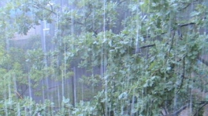 Желтый код: В Молдове ожидаются сильные ливни, с градом и шквалистым ветром