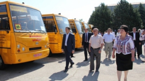 Учебный год закончился, а школьные автобусы еще не распределили