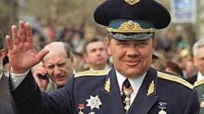 В Бендерах открыли памятник генерал-лейтенанту Александру Лебедю