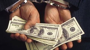 Чиновника кишиневской мэрии засняли  в момент получения взятки (ВИДЕО)