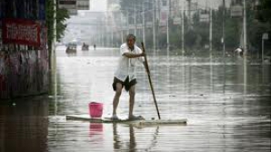 В Австрии и Британии устраняют последствия наводнений