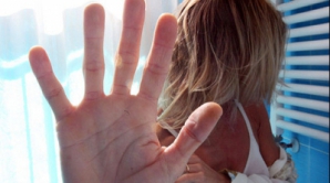 Мужчина превратил несовершеннолетнюю племянницу в проститутку