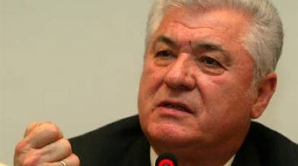 Воронин хвастается: Я не списывал на экзаменах. У меня три красных диплома