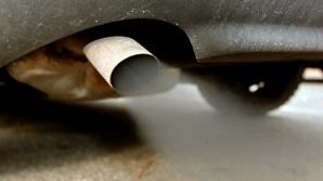 О чем может рассказать дым из выхлопной трубы