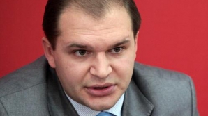 Чебан: Серп может ударить, как бумеранг, а молот – забить последний гвоздь в политический гроб. Лупу: Аминь!