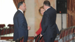    Независимые депутаты критикуют деятельность парламента: Вы спешите на каникулы, как выпускники