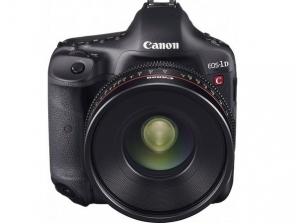 Canon создала фотокамеру, которой можно снимать фильмы   
