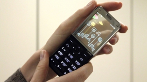 Представлен телефон с прозрачным дисплеем