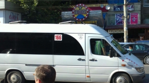 Перегруженные маршрутки: водители продолжают нарушать правила (ФОТО)