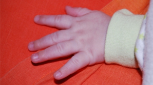 Малыш оставлен у лифта с прощальным письмом. Что попросила мать 