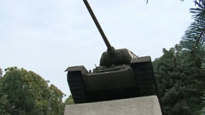 Либералы требуют уничтожения коммунистических памятников 