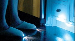 Созданы тапочки, превращающие ноги в фонарики