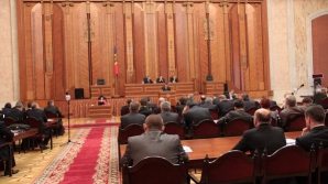 Авральный режим парламента: депутаты заседали 9 часов