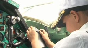 Сюрпризы для сирот из Кишинева: Научились пилотировать и пообедали на борту самолета 