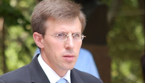 Киртоакэ о визите Меркель: Будь она здорова!