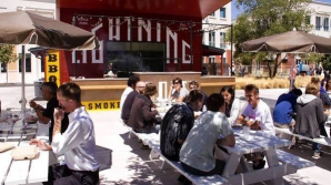 Facebook построит для своих сотрудников городок Цукербург