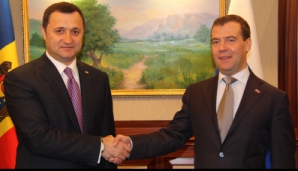 Медведев приглашает Филата в Москву 