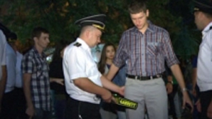 Безопасность в стране во время праздничных мероприятий обеспечат 2000 полицейских