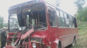 Семь пассажиров автобуса, попавшего в ДТП в Теленештском районе, остаются в больнице